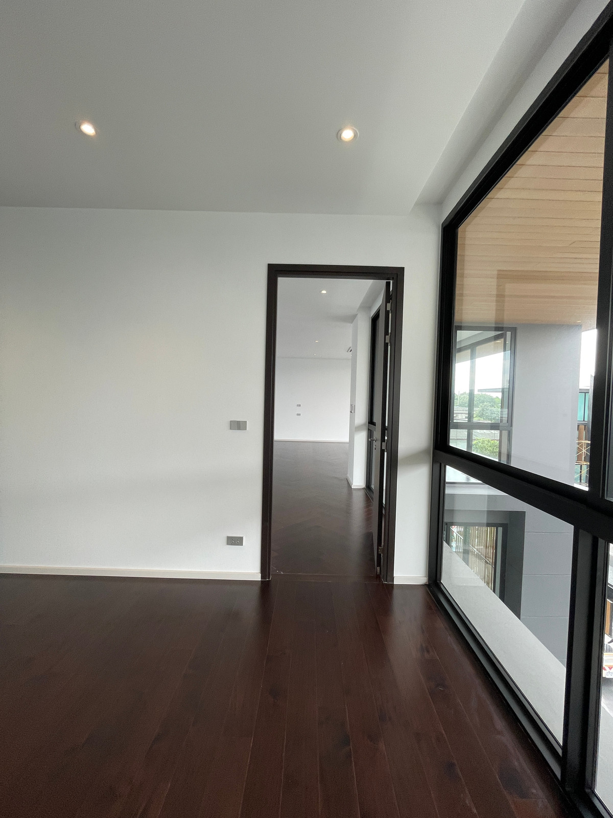 ขายบ้านเลียบทางด่วนรามอินทรา :  ขายบ้านเดี่ยวหรู Azure – CIRA Residences “The Pinnacle of Timeless Luxury Living บน ทำเลทองเลียบด่วน เอกมัย-รามอินทรา”สัมผัสชีวิตเหนือระดับกับ “ Azure” บ้านเดี่ยว 3.5 ชั้น ภายใต้แนวคิด “Resonate Life-Utmost”