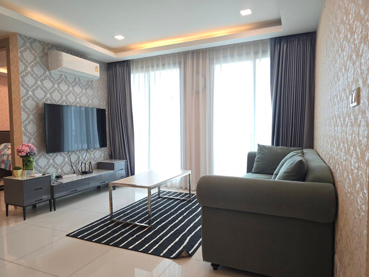 ✨Urgent Sale! Arcadia Continental 2-Bedroom Condo with Pool View, Only 3.35 Million Baht✨ Loading...