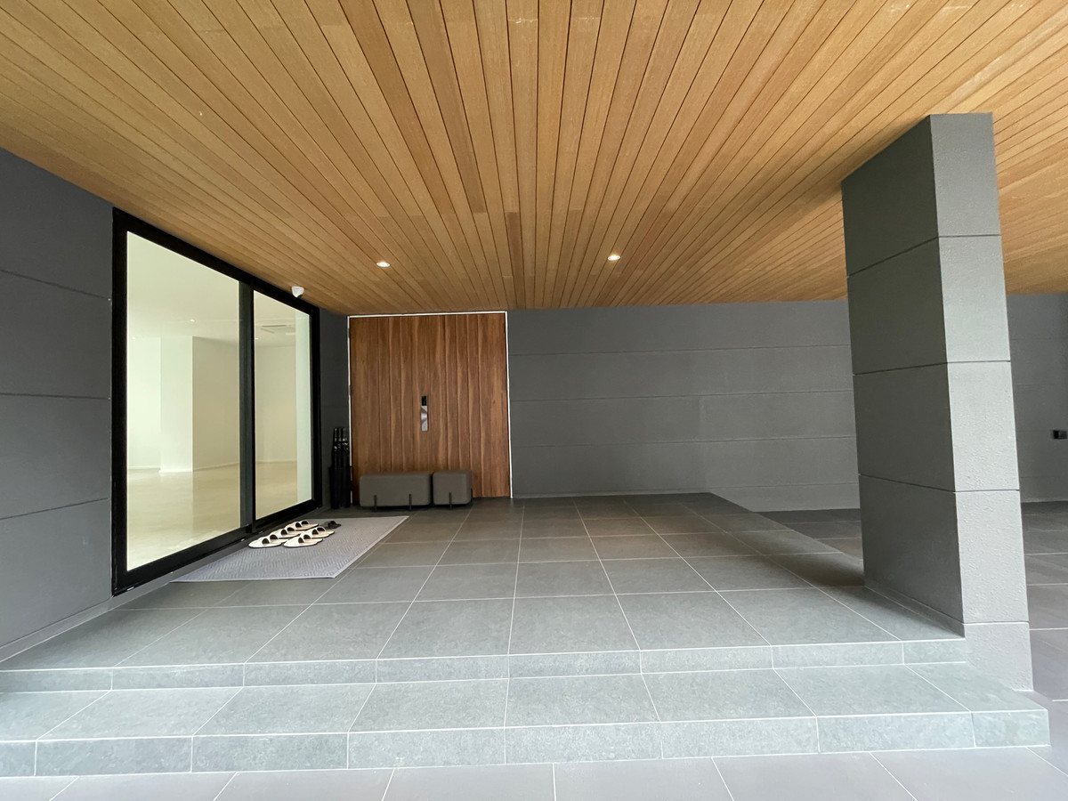 ขายบ้านเลียบทางด่วนรามอินทรา :  ขายบ้านเดี่ยวหรู Azure – CIRA Residences “The Pinnacle of Timeless Luxury Living บน ทำเลทองเลียบด่วน เอกมัย-รามอินทรา”สัมผัสชีวิตเหนือระดับกับ “ Azure” บ้านเดี่ยว 3.5 ชั้น ภายใต้แนวคิด “Resonate Life-Utmost”