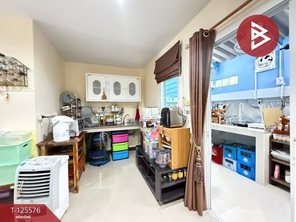 Urgent sale commercial building Chanasu Village 8, Sam Phran, Nakhon Pathom Loading...