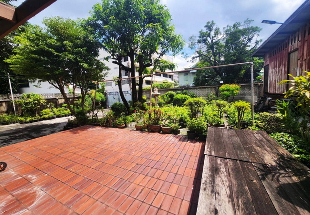 ขายบ้านพระราม 8 สามเสน ราชวัตร : ขายบ้าน ถนนนครไชยศรี ดุสิต กรุงเทพมหานคร เนื้อที่ 127.8 ตร.ว. 2 ชั้น 3 นอน 2 น้ำ ทำเลดี ราคาต่อรองได้