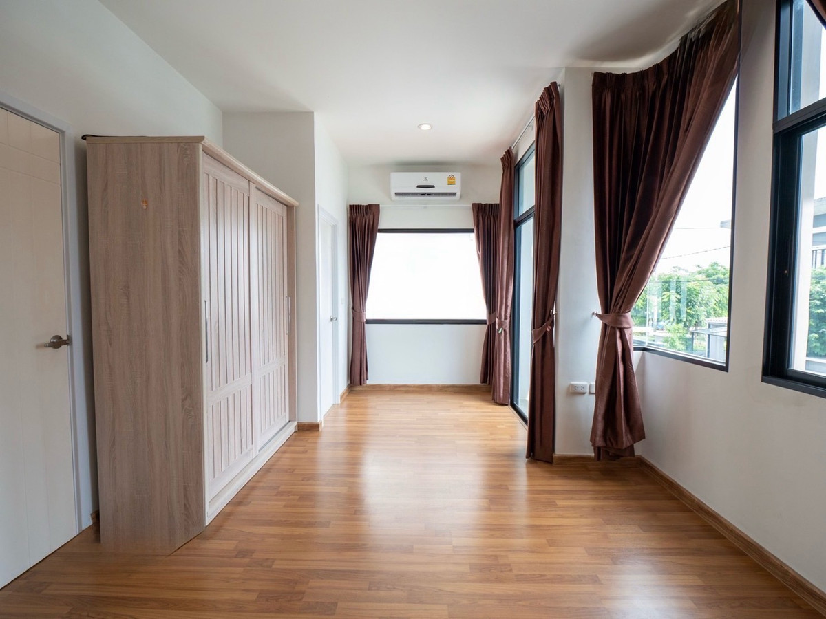 House for sale The Trust Ratchaphruek - Rattanathibet Corner house, good location, ready to move in. Loading...