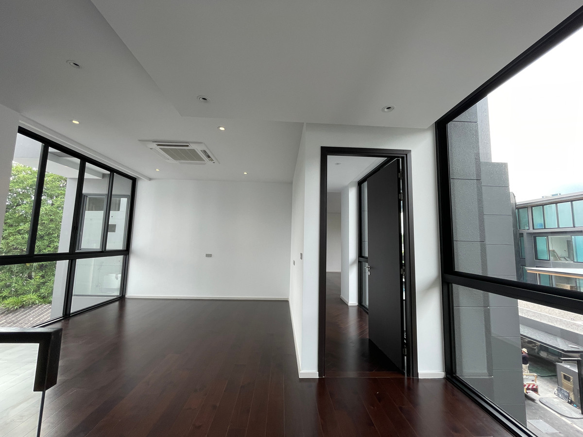 ขายบ้านเลียบทางด่วนรามอินทรา :  ขายบ้านเดี่ยวหรู Azure – CIRA Residences “The Pinnacle of Timeless Luxury Living บน ทำเลทองเลียบด่วน เอกมัย-รามอินทรา”สัมผัสชีวิตเหนือระดับกับ “ Azure” บ้านเดี่ยว 3.5 ชั้น ภายใต้แนวคิด “Resonate Life-Utmost”