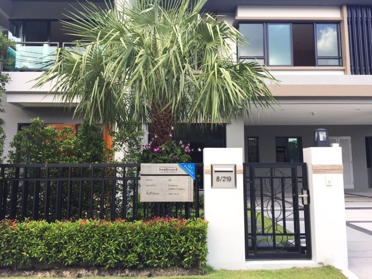 ขาย/ให้เช่า บ้านใหม่ 2 ชั้น Bangkok Boulevard เทพารักษ์–วงแหวน สไตล์โมเดิร์น แอร์ครบ เฟอร์ครบ เข้าอยู่ได้ทันที Loading...