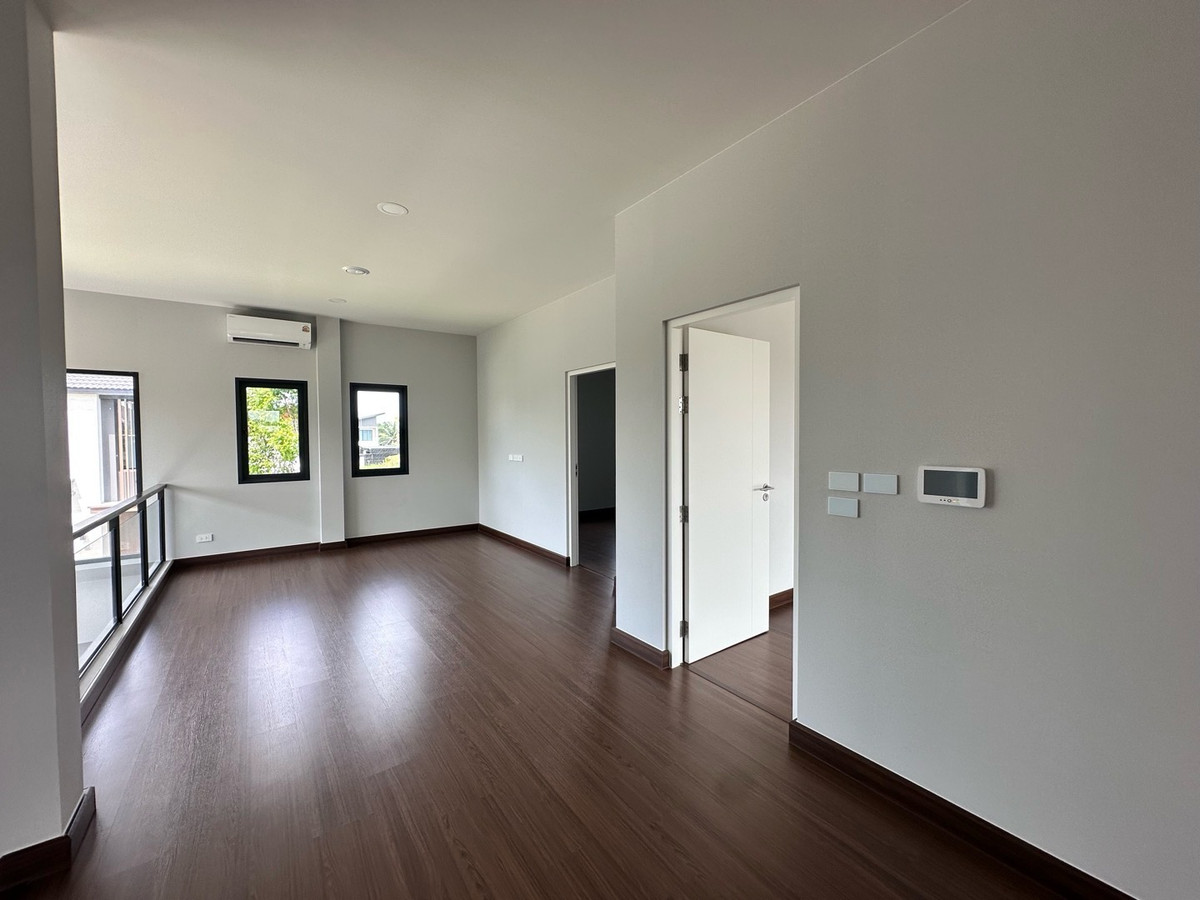 🏡 The house doesn't have to be the biggest...but life is full of happiness. The small family lived comfortably. With space to live life every day. Call 0828839995 Khun Aom. Loading...