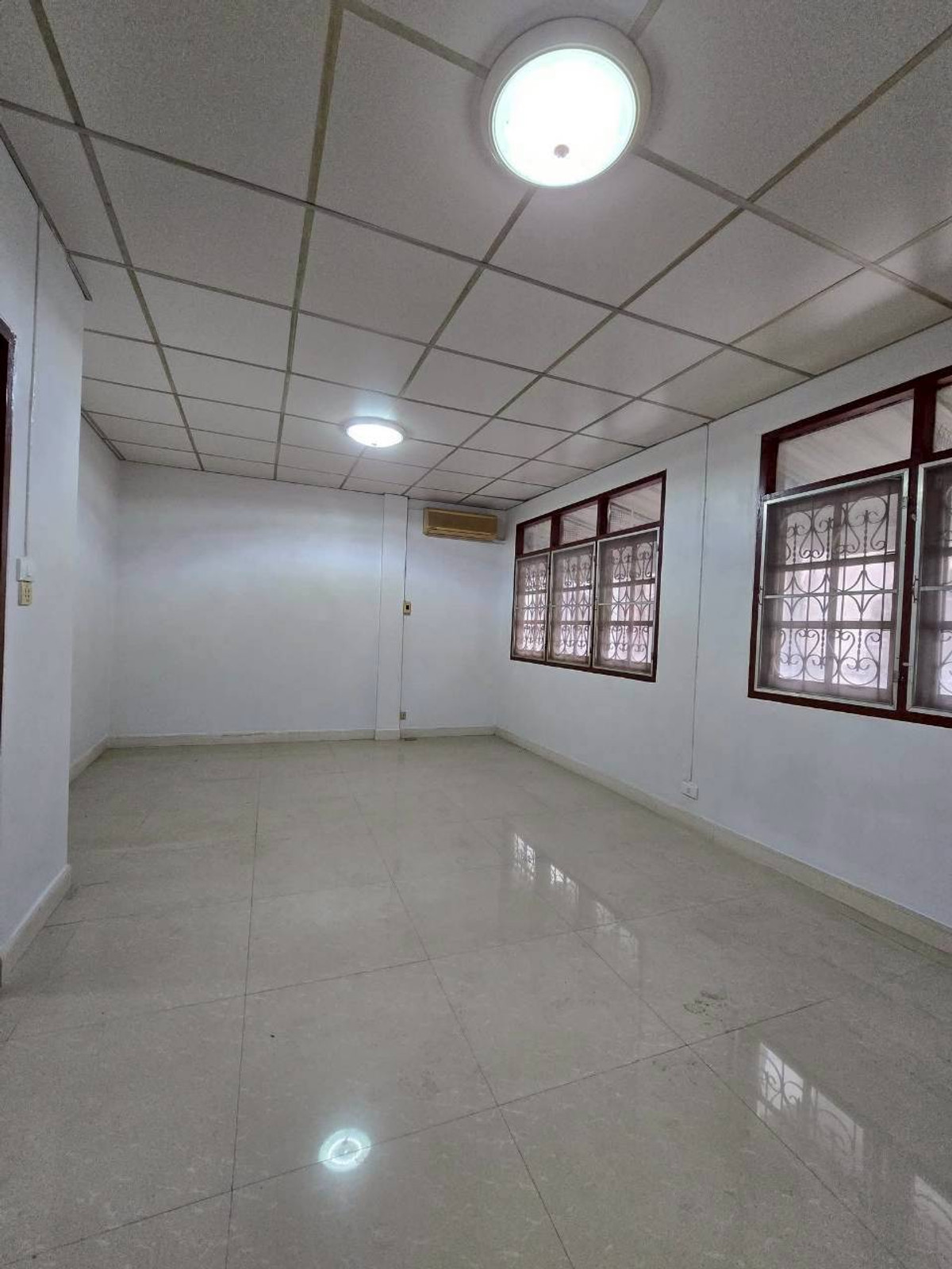 ขายทาวน์โฮมปิ่นเกล้า จรัญสนิทวงศ์ : 94902 - ขายทาวน์เฮ้าส์ทำเลดี 3 ชั้น 21ตร.วา ซ.ศิริไพลิน จรัญสนิทวงศ์ 75 (แยก 19) หลัง สน.นครบาลบางพลัดใกล้ รพ.ยันฮี