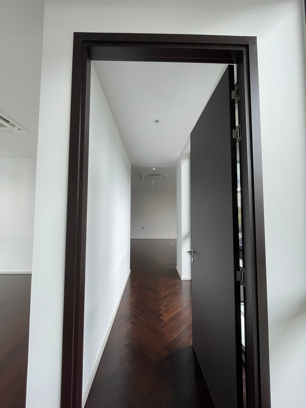 ขายบ้านเลียบทางด่วนรามอินทรา :  ขายบ้านเดี่ยวหรู Azure – CIRA Residences “The Pinnacle of Timeless Luxury Living บน ทำเลทองเลียบด่วน เอกมัย-รามอินทรา”สัมผัสชีวิตเหนือระดับกับ “ Azure” บ้านเดี่ยว 3.5 ชั้น ภายใต้แนวคิด “Resonate Life-Utmost”