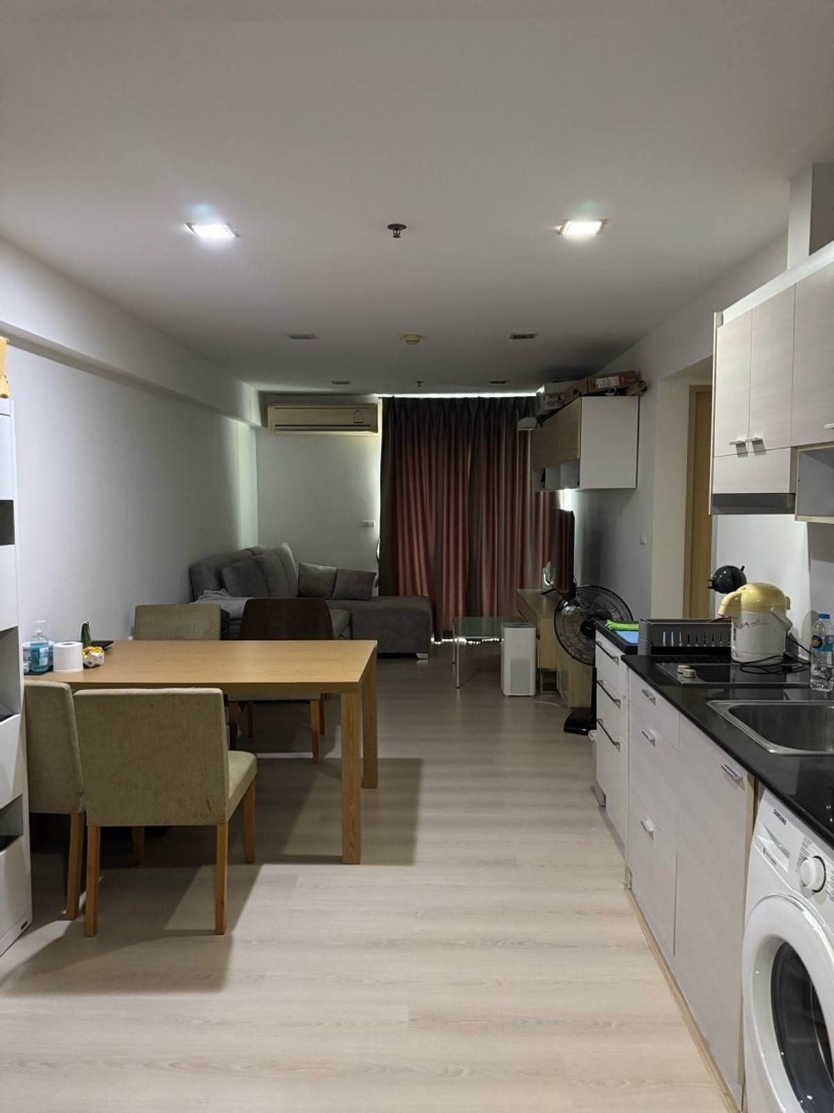 For rent: My resort bangkok, near MRT Phetchaburi and near SWU. Loading...