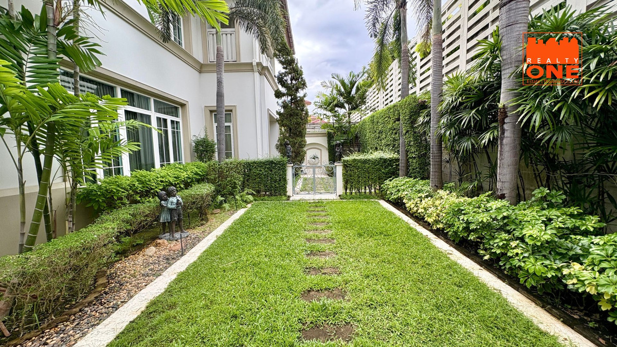 ขายบ้านเกษตร นวมินทร์ ลาดปลาเค้า : ขายบ้านพร้อมอยู่ Grand Crystal ติดถนนประดิษฐ์มนูธรรม เลียบทางด่วนเอกมัย-รามอินทรา เกษตร-นวมินทร์ นวลจันทร์