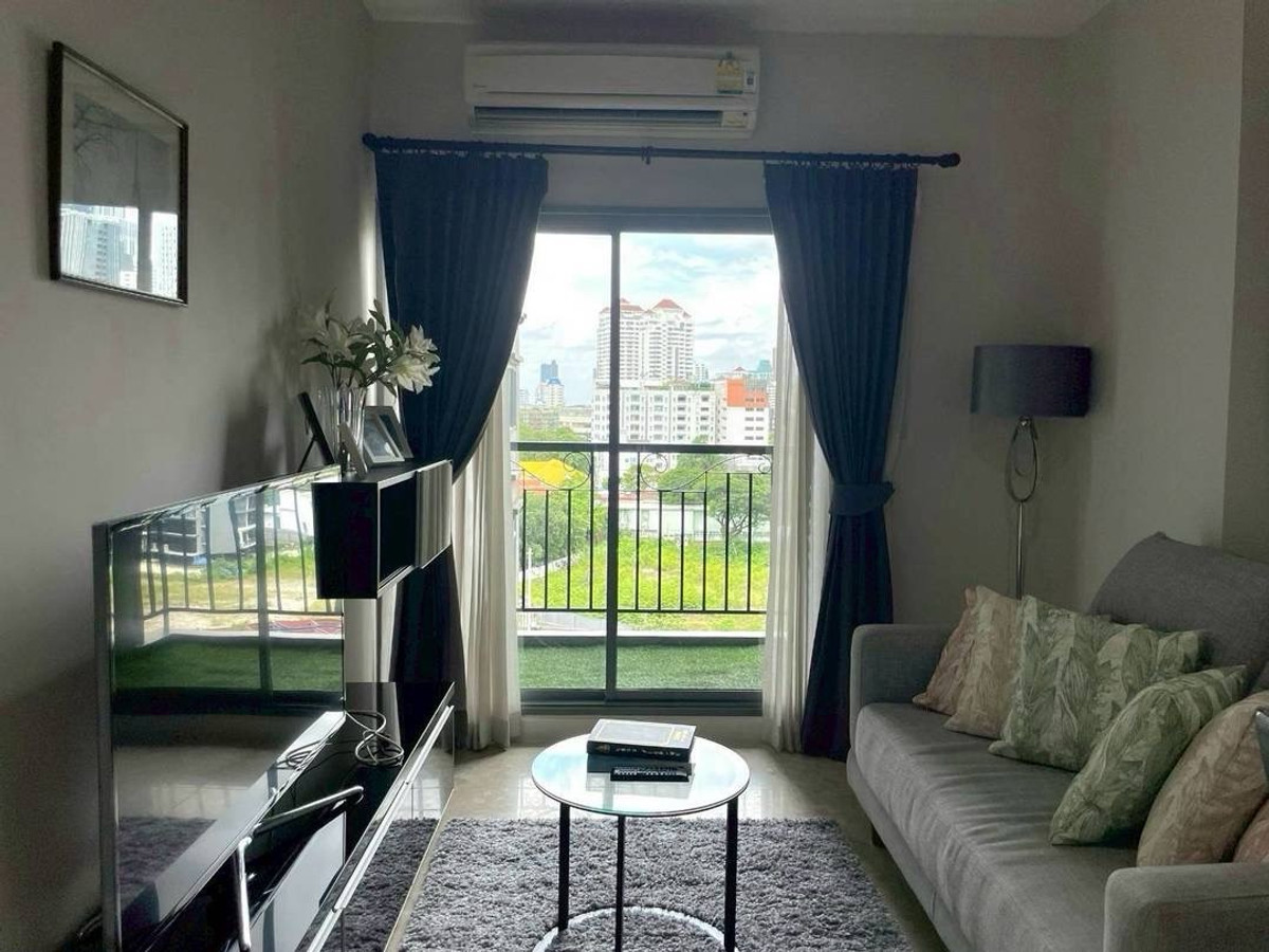 The Crest Sukhumvit 34 for rent  Loading...