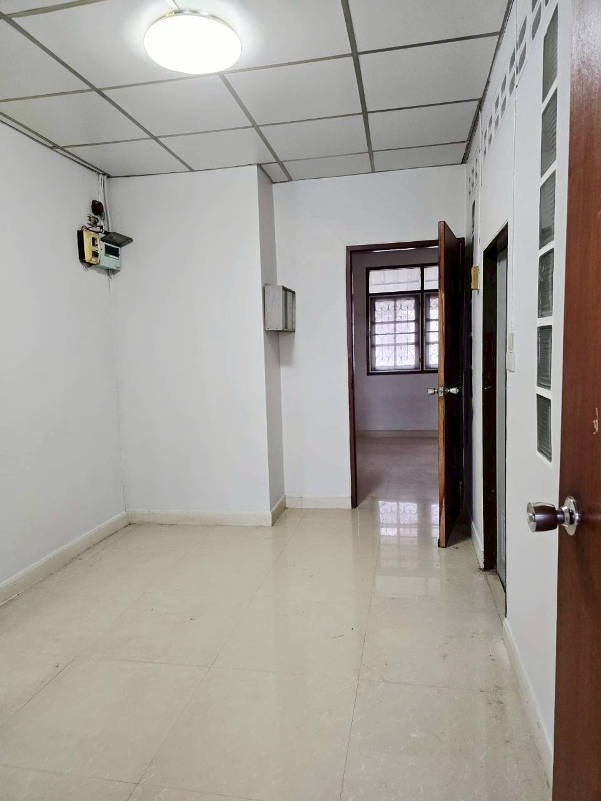 ขายทาวน์โฮมปิ่นเกล้า จรัญสนิทวงศ์ : 94902 - ขายทาวน์เฮ้าส์ทำเลดี 3 ชั้น 21ตร.วา ซ.ศิริไพลิน จรัญสนิทวงศ์ 75 (แยก 19) หลัง สน.นครบาลบางพลัดใกล้ รพ.ยันฮี