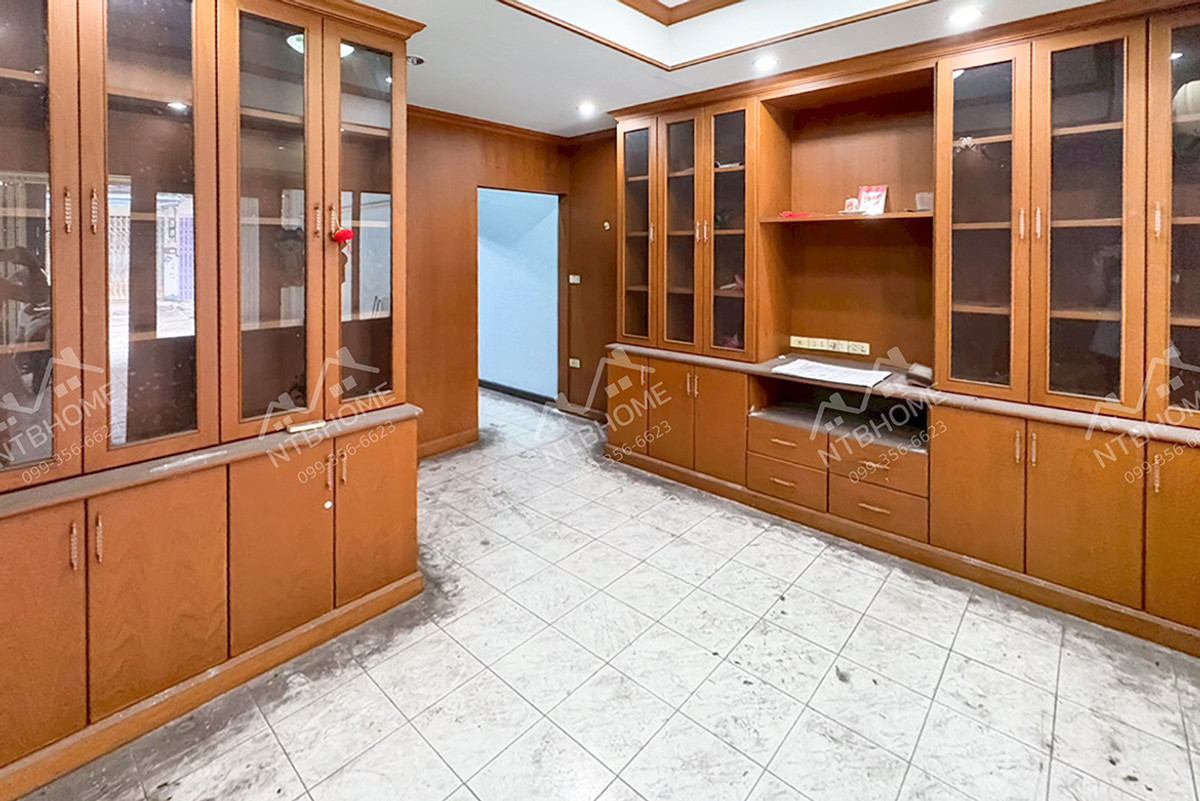 4-story commercial building, Soi Bangkok-Nonthaburi 35, good location, near Wong Sawang BTS Station. Loading...