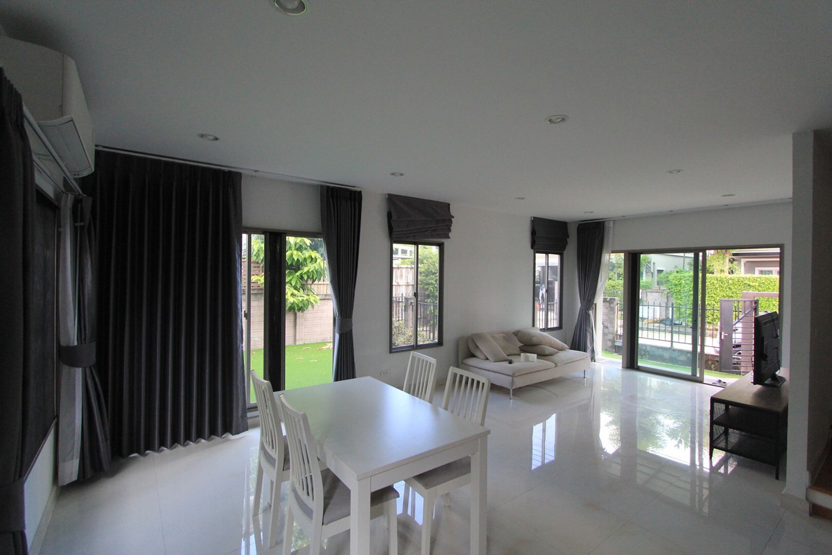 Single house for rent, ready to move in, near Thonglor, convenient transportation. Loading...