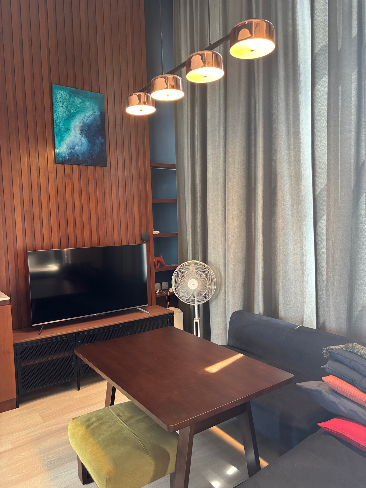 ให้เช่าคอนโดสาทร นราธิวาส : ห้องสองชั้น กั้นชั้นสอง มีโซนทำงาน เครื่องล้างจาน เตาอบ ระเบียงปลูกต้นไม้ เครื่องซัก/อบผ้า