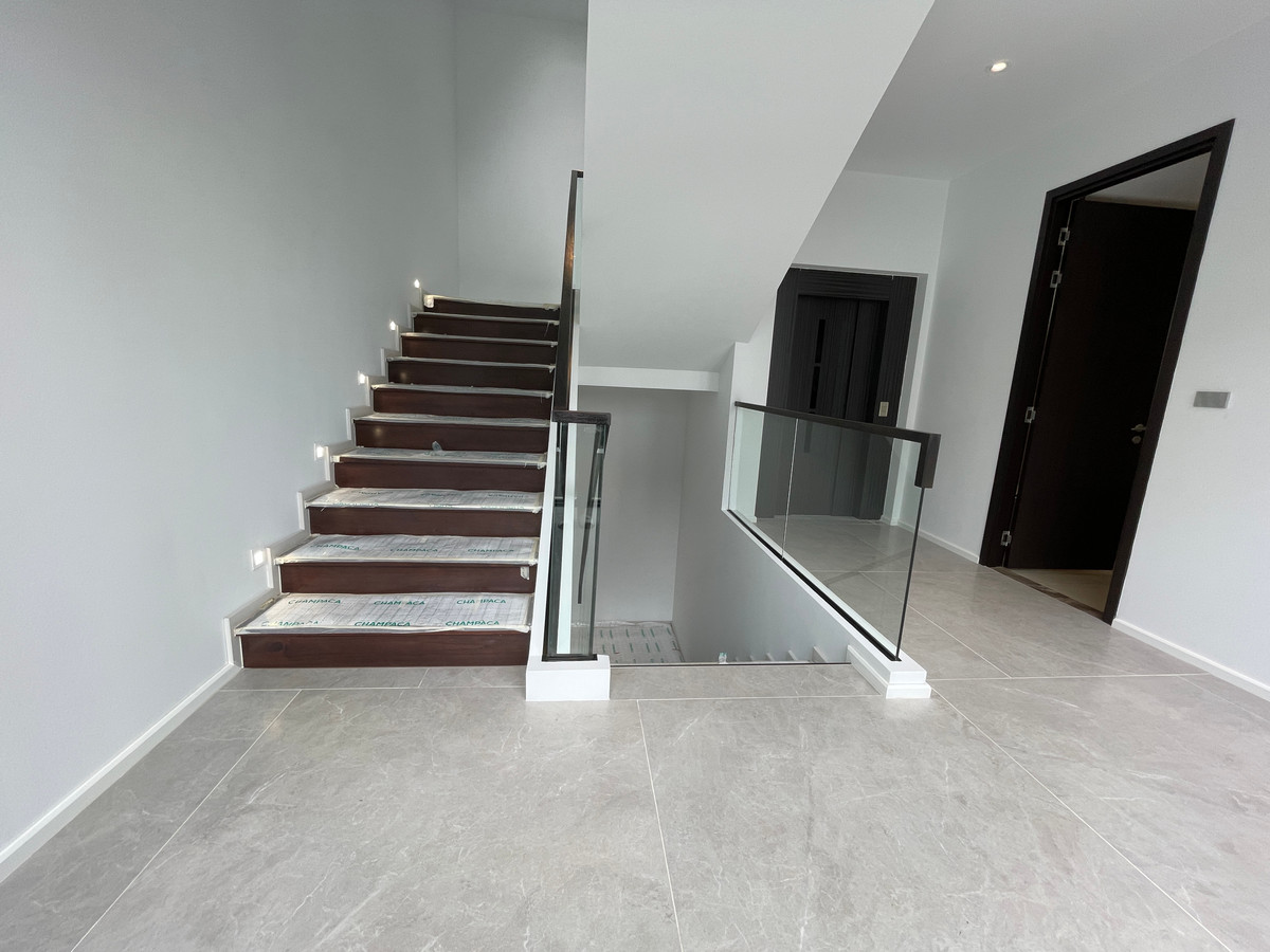 ขายบ้านเลียบทางด่วนรามอินทรา :  ขายบ้านเดี่ยวหรู Azure – CIRA Residences “The Pinnacle of Timeless Luxury Living บน ทำเลทองเลียบด่วน เอกมัย-รามอินทรา”สัมผัสชีวิตเหนือระดับกับ “ Azure” บ้านเดี่ยว 3.5 ชั้น ภายใต้แนวคิด “Resonate Life-Utmost”