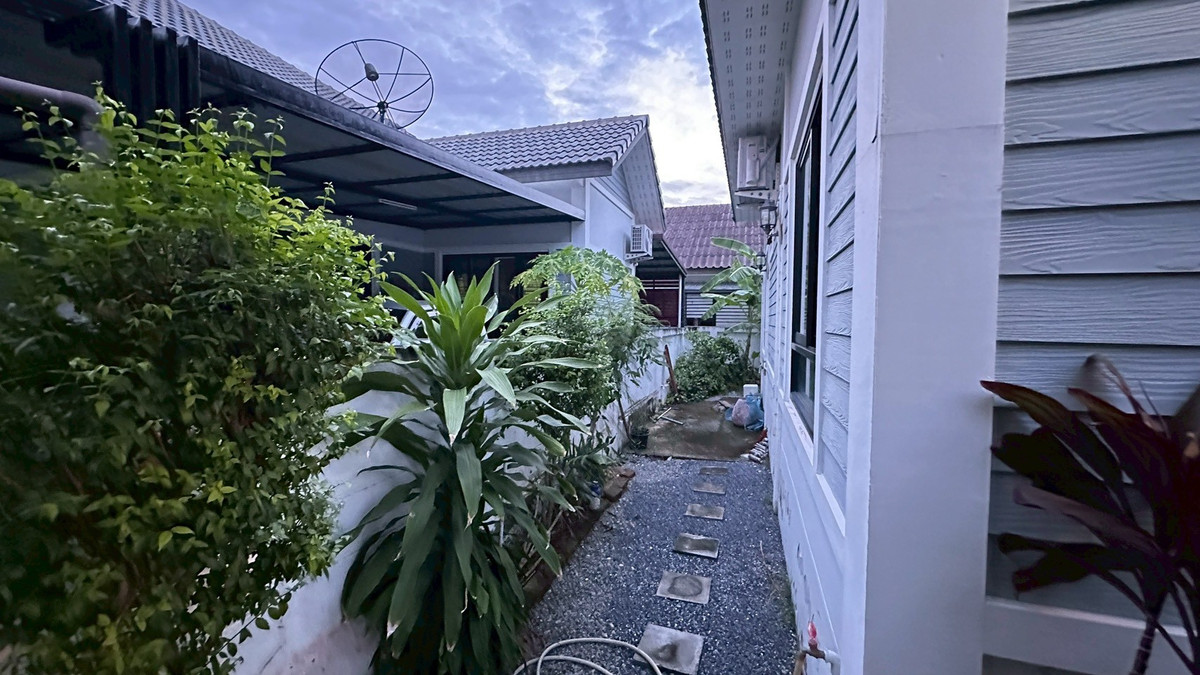 ขายบ้านพัทยา บางแสน ชลบุรี สัตหีบ : 94893 - ขายบ้านเดี่ยว ชั้นเดียว 58 ตรว. หมู่บ้านนาราวิล (Naraville) ทำเลดี ใกล้นิคมอมตะนคร พานทอง ชลบุรี