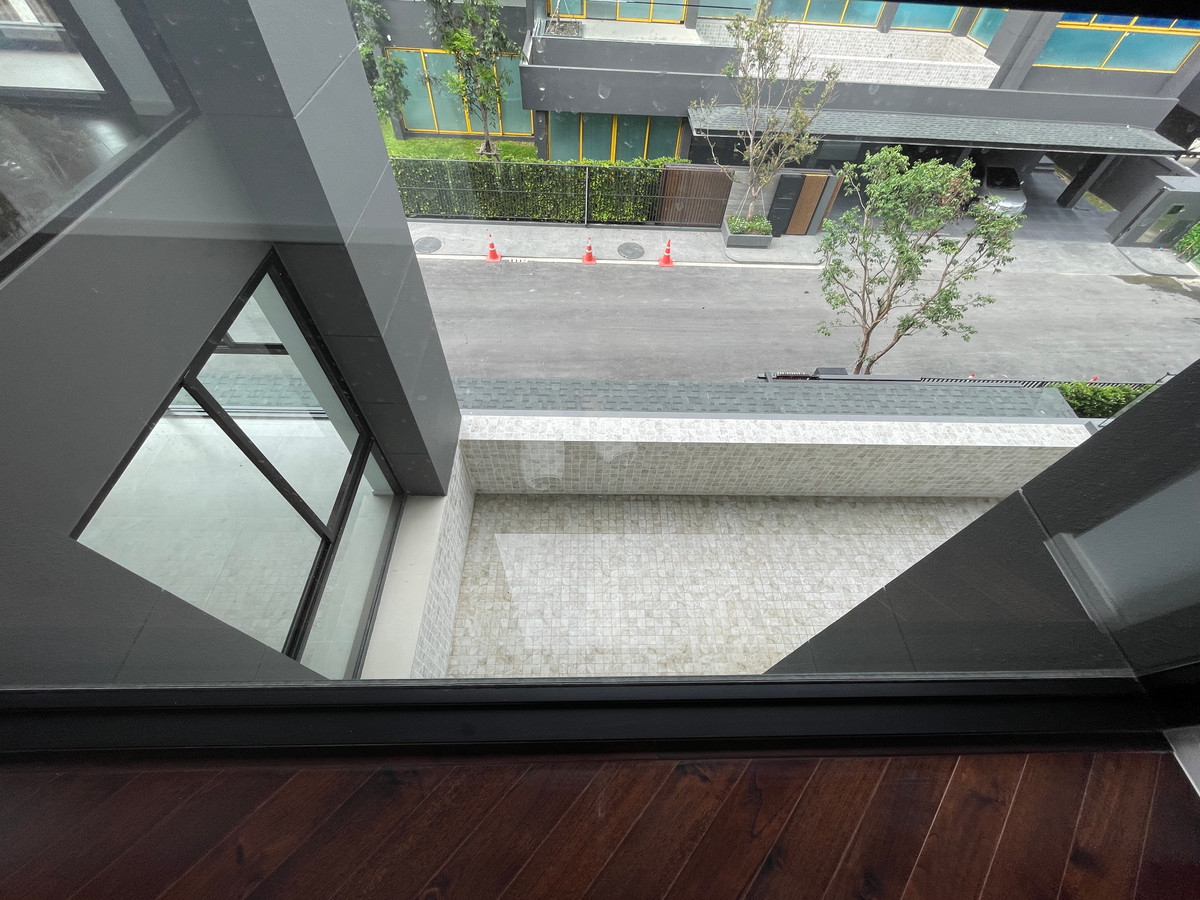 ขายบ้านเลียบทางด่วนรามอินทรา :  ขายบ้านเดี่ยวหรู Azure – CIRA Residences “The Pinnacle of Timeless Luxury Living บน ทำเลทองเลียบด่วน เอกมัย-รามอินทรา”สัมผัสชีวิตเหนือระดับกับ “ Azure” บ้านเดี่ยว 3.5 ชั้น ภายใต้แนวคิด “Resonate Life-Utmost”