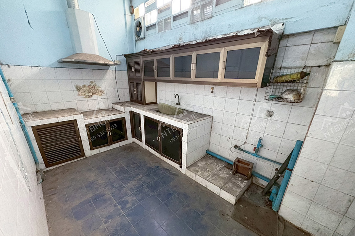 4-story commercial building, Soi Bangkok-Nonthaburi 35, good location, near Wong Sawang BTS Station. Loading...