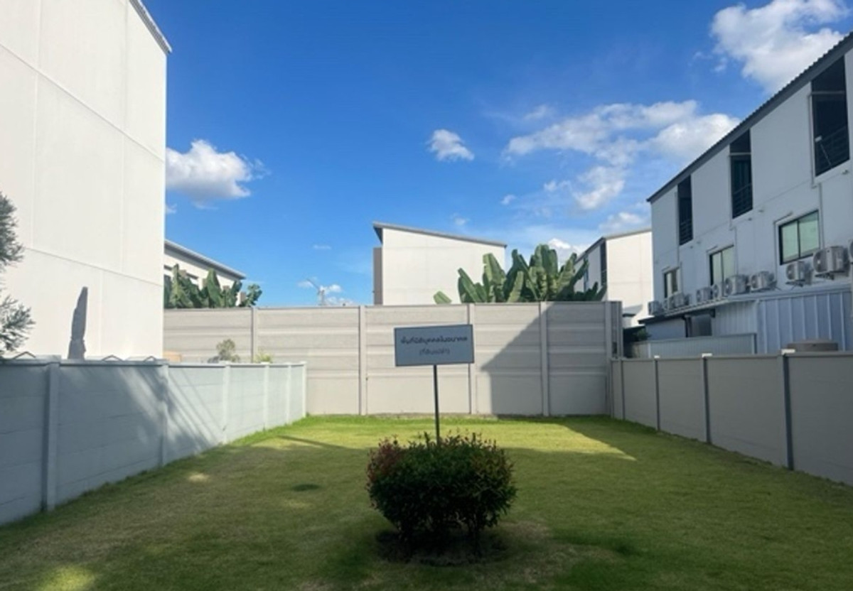 For SaleTownhomeRama5, Ratchapruek, Bangkruai : Baan Klang Muang Ratchapruek-Sathorn | Baan Klang Mueang Ratchapruek-Sathorn, corner plot, shady, private back house ** New condition, never lived in.