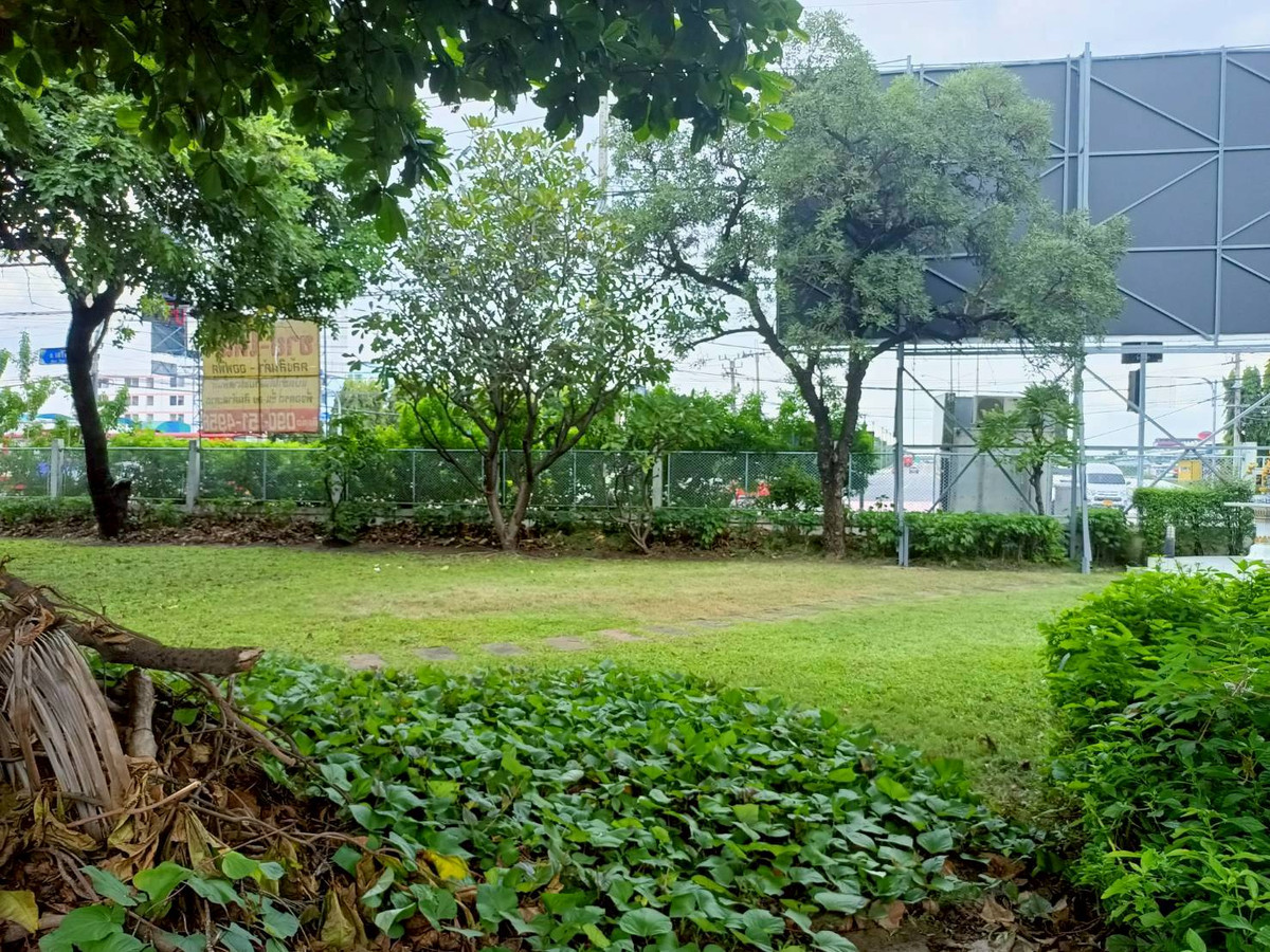 🏢 Large office and warehouse for rent, Seri Thai Road. Loading...