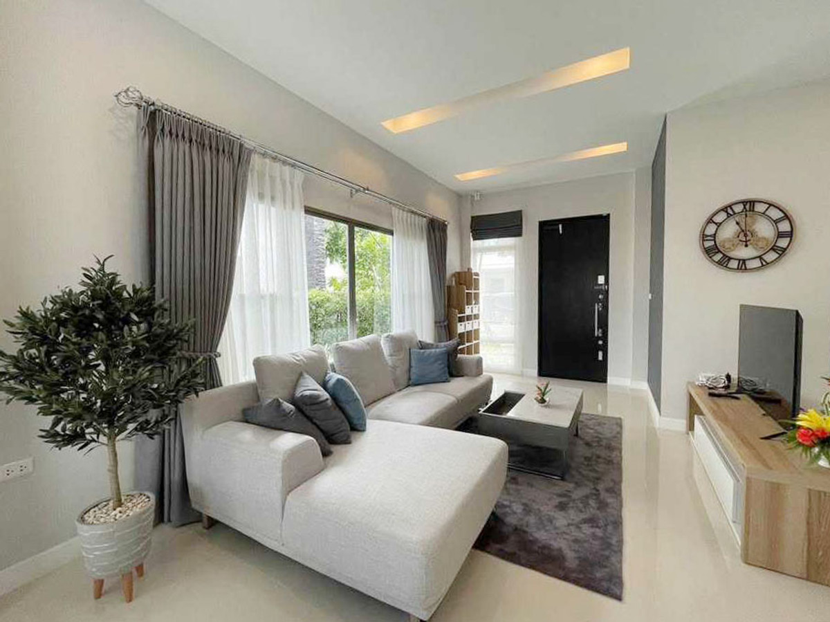 บ้านในโครงการ ให้เช่าเดือนละ 35,000 บาท ใกล้โรงเรียนปัญญาเด่นเพียง 5 นาที No.14H998 Loading...