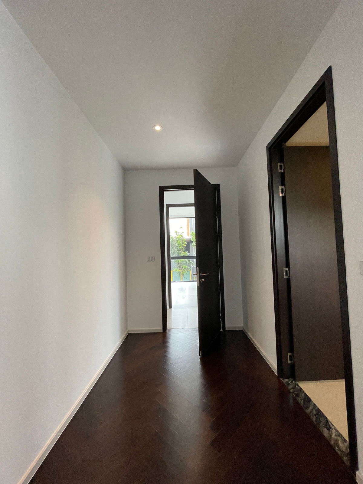 ขายบ้านเลียบทางด่วนรามอินทรา :  ขายบ้านเดี่ยวหรู Azure – CIRA Residences “The Pinnacle of Timeless Luxury Living บน ทำเลทองเลียบด่วน เอกมัย-รามอินทรา”สัมผัสชีวิตเหนือระดับกับ “ Azure” บ้านเดี่ยว 3.5 ชั้น ภายใต้แนวคิด “Resonate Life-Utmost”