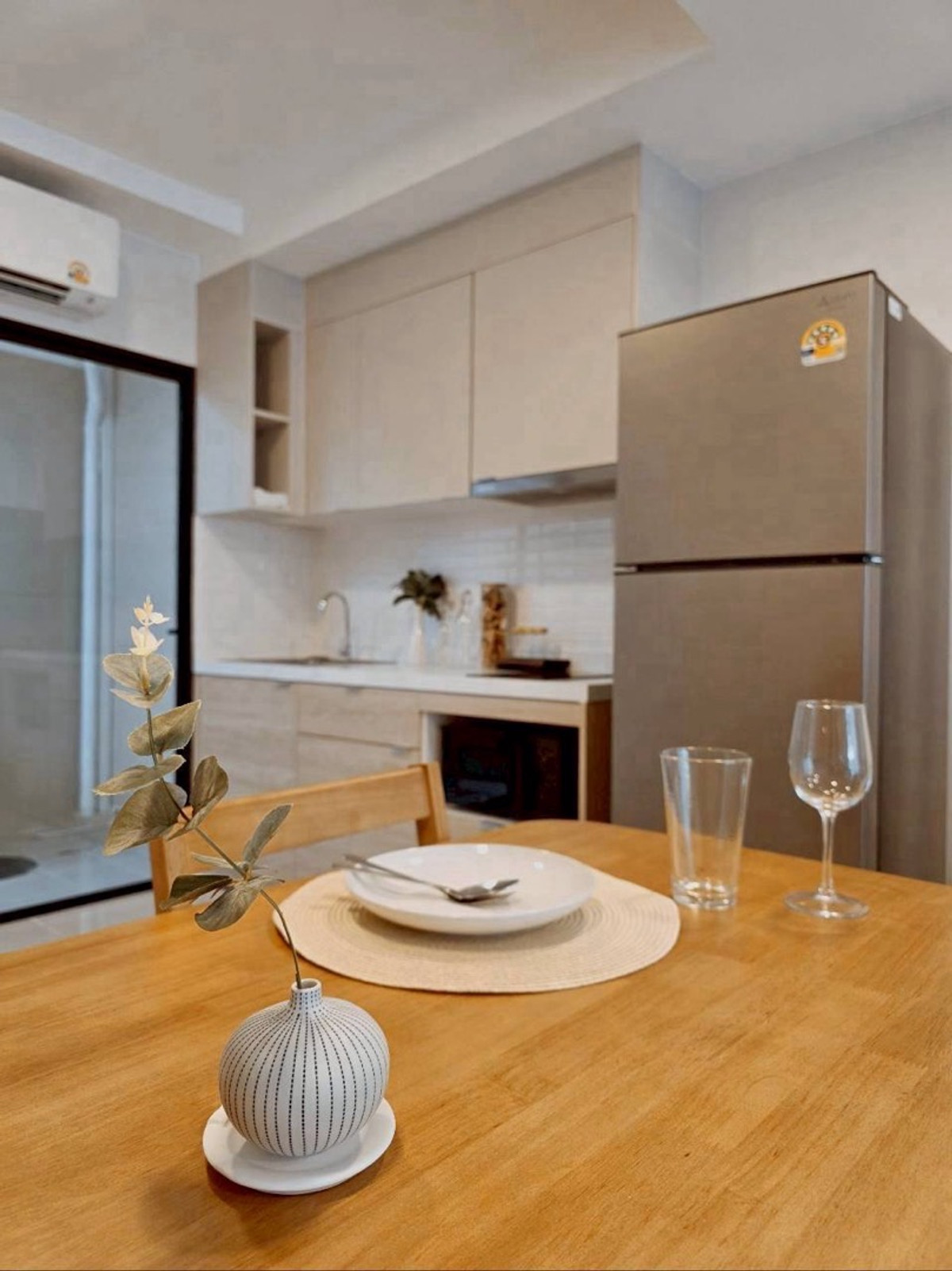 ให้เช่าทาวน์โฮมอ่อนนุช อุดมสุข : ให้เช่า Town Home 3 ชั้น  2 ห้องนอน 3 ห้องน้ำ 1 ห้องอเนกประสงค์ ห้องกว้าง สวย เฟอร์ครบ เครื่องใช้ไฟฟ้าครบ เลี้ยงสัตว์ได้ พร้อมเข้าอยู่ได้เลย