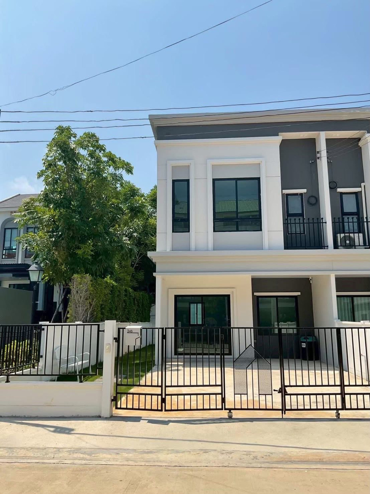 ขายบางนา แบริ่ง ลาซาล : Britania Town Bangna KM.17  (ขาย)