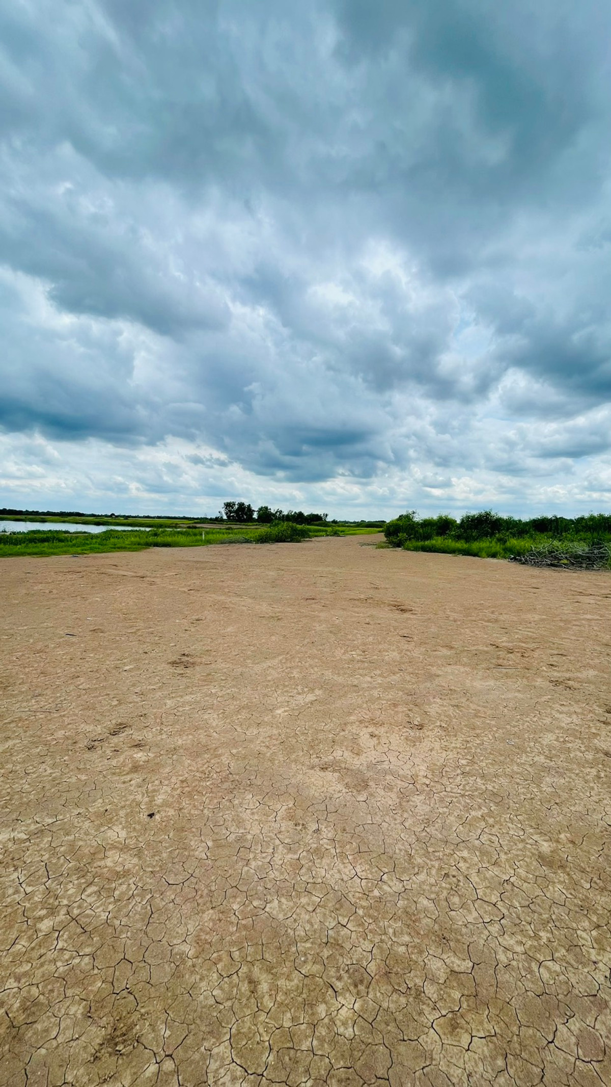 ขายที่ดินนครนายก (คลอง 15) เนื้อที่ 22-0-67.6 ไร่ Loading...