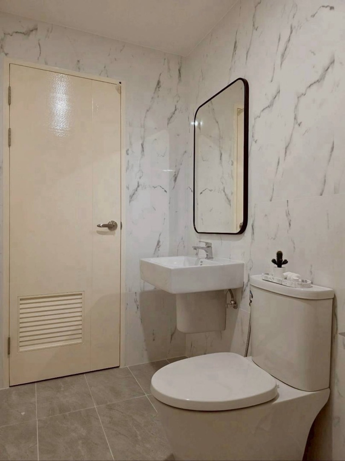 ให้เช่าทาวน์โฮมอ่อนนุช อุดมสุข : ให้เช่า Town Home 3 ชั้น  2 ห้องนอน 3 ห้องน้ำ 1 ห้องอเนกประสงค์ ห้องกว้าง สวย เฟอร์ครบ เครื่องใช้ไฟฟ้าครบ เลี้ยงสัตว์ได้ พร้อมเข้าอยู่ได้เลย