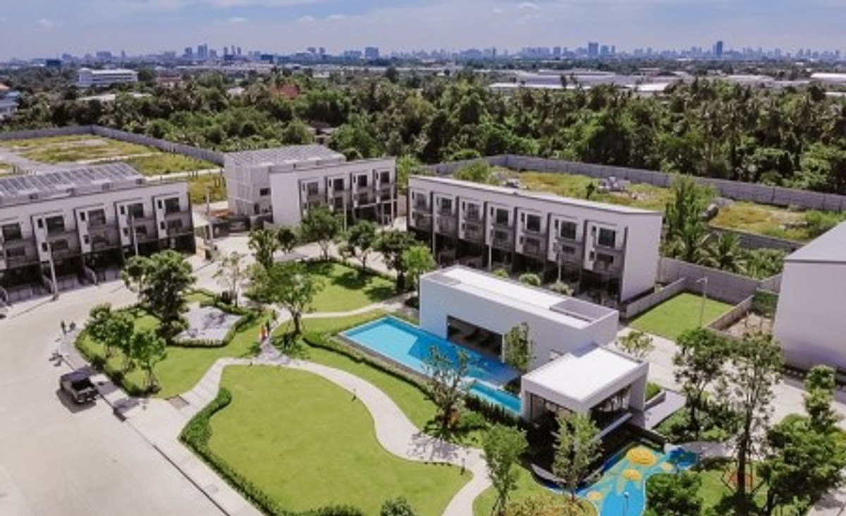 For SaleTownhomeRama5, Ratchapruek, Bangkruai : Baan Klang Muang Ratchapruek-Sathorn | Baan Klang Mueang Ratchapruek-Sathorn, corner plot, shady, private back house ** New condition, never lived in.