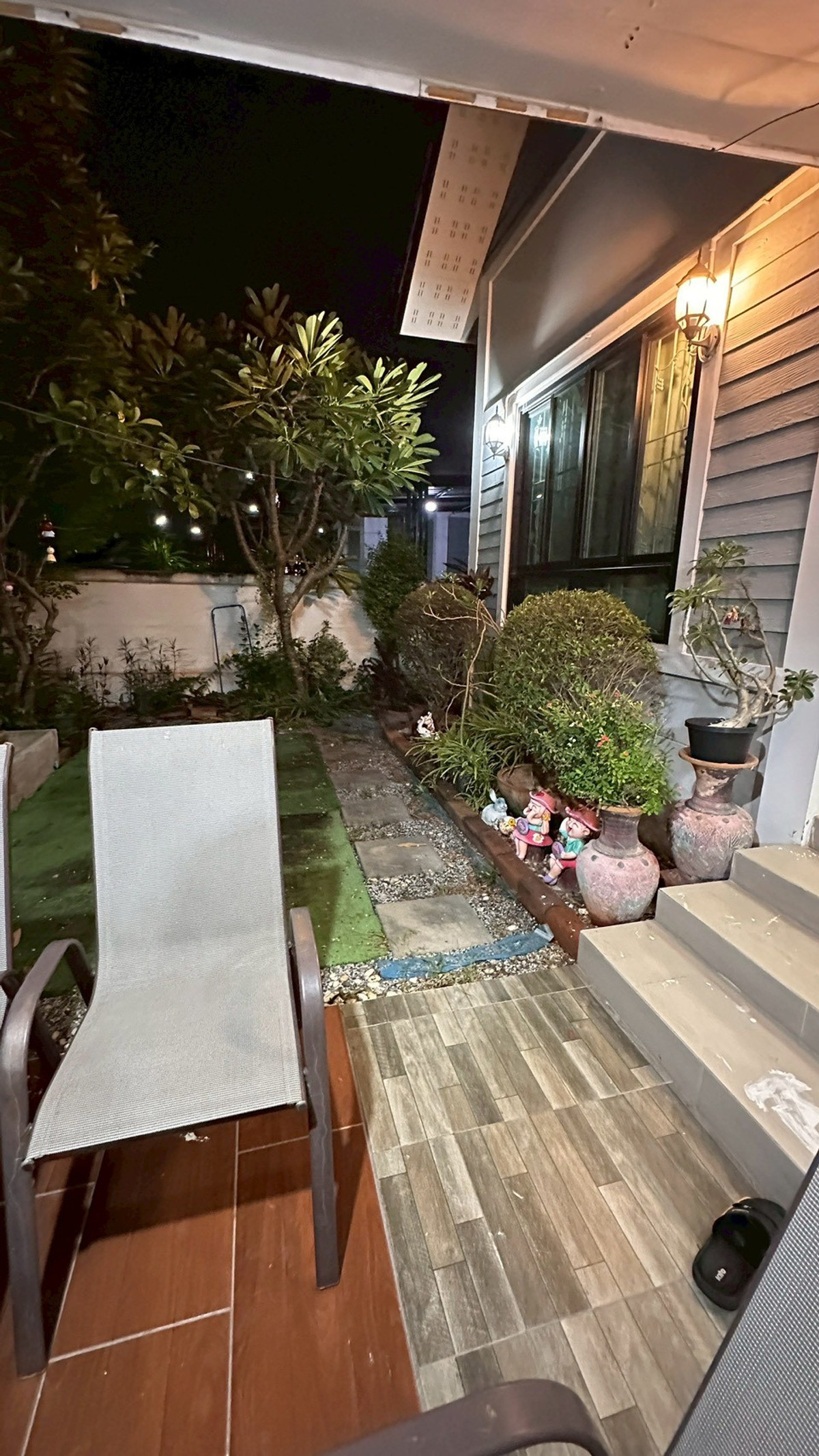 ขายบ้านพัทยา บางแสน ชลบุรี สัตหีบ : 94893 - ขายบ้านเดี่ยว ชั้นเดียว 58 ตรว. หมู่บ้านนาราวิล (Naraville) ทำเลดี ใกล้นิคมอมตะนคร พานทอง ชลบุรี