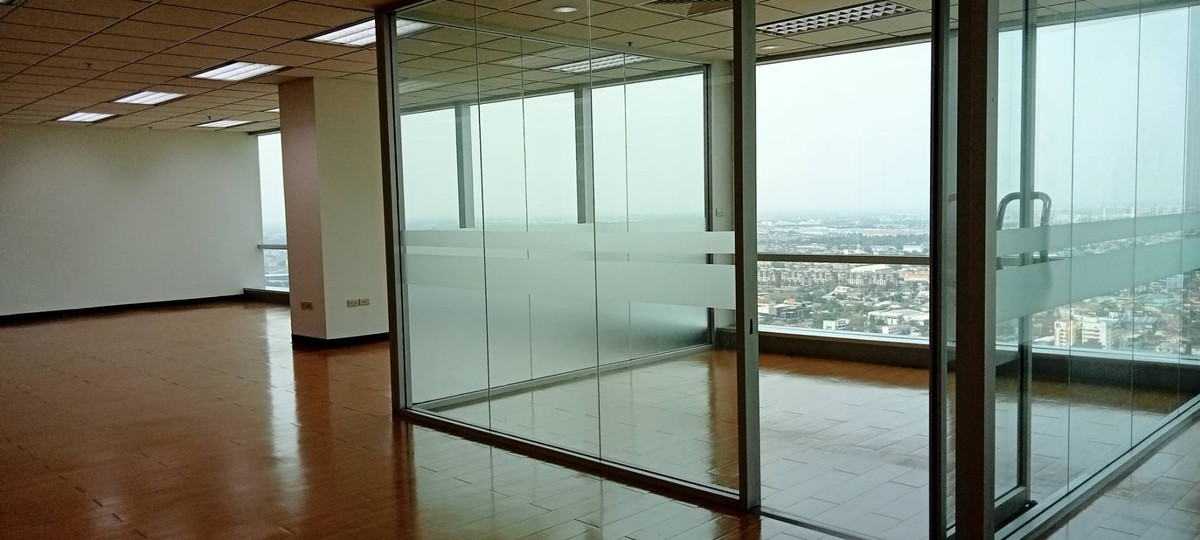 For RentOfficeChaengwatana, Muangthong : 94687 - Rare to find, office space for rent, 27th floor, premium view @ Jasmine International Building, Chaengwattana, 433 sq m. Fully Partitioned.