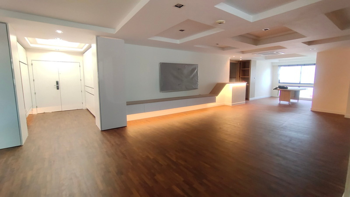 For SaleCondoSukhumvit, Asoke, Thonglor : For Sale 3 bedroom Condo, fully renovated size 223 sqm.@ Phrom Phong area