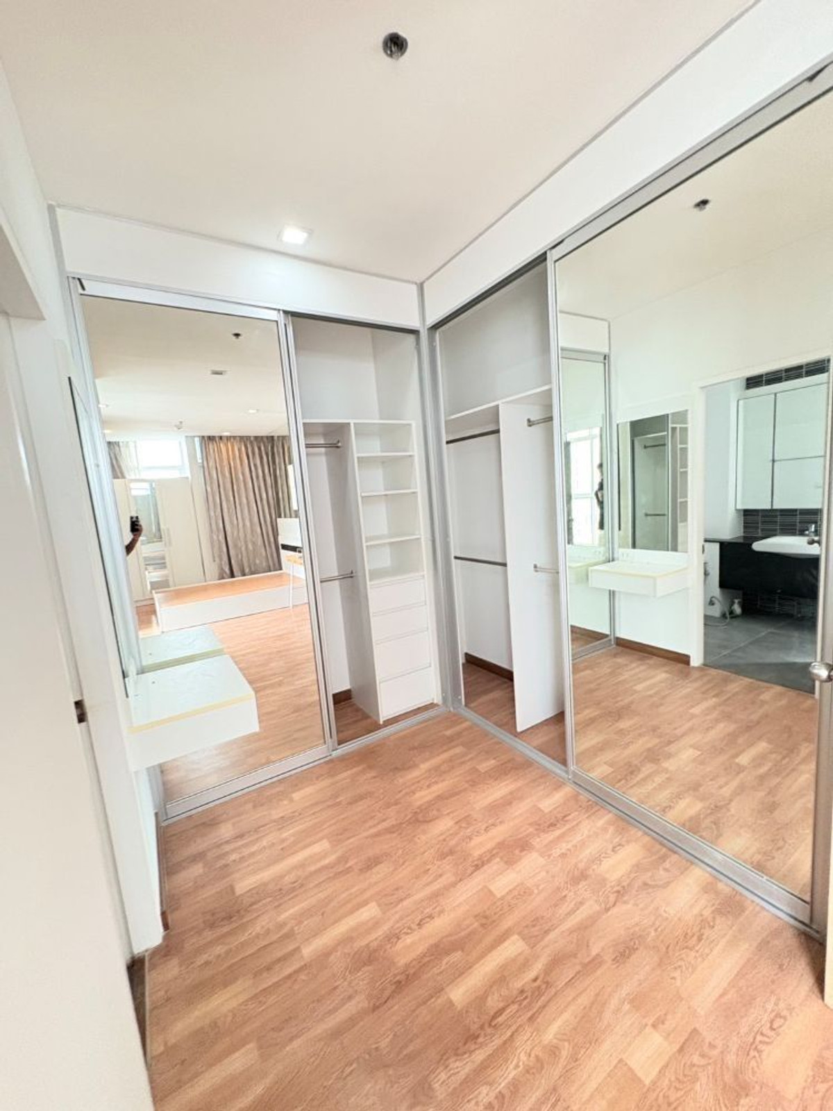 (Code SM1553) Condo for sale, The coast bangkok (bangna) project, corner room, near BTS Bangna. Loading...