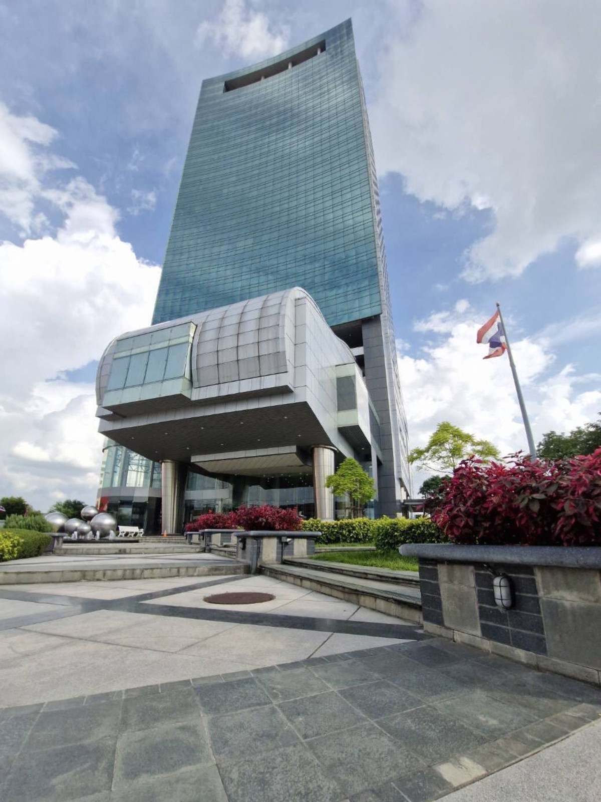 For RentOfficeChaengwatana, Muangthong : 94687 - Rare to find, office space for rent, 27th floor, premium view @ Jasmine International Building, Chaengwattana, 433 sq m. Fully Partitioned.