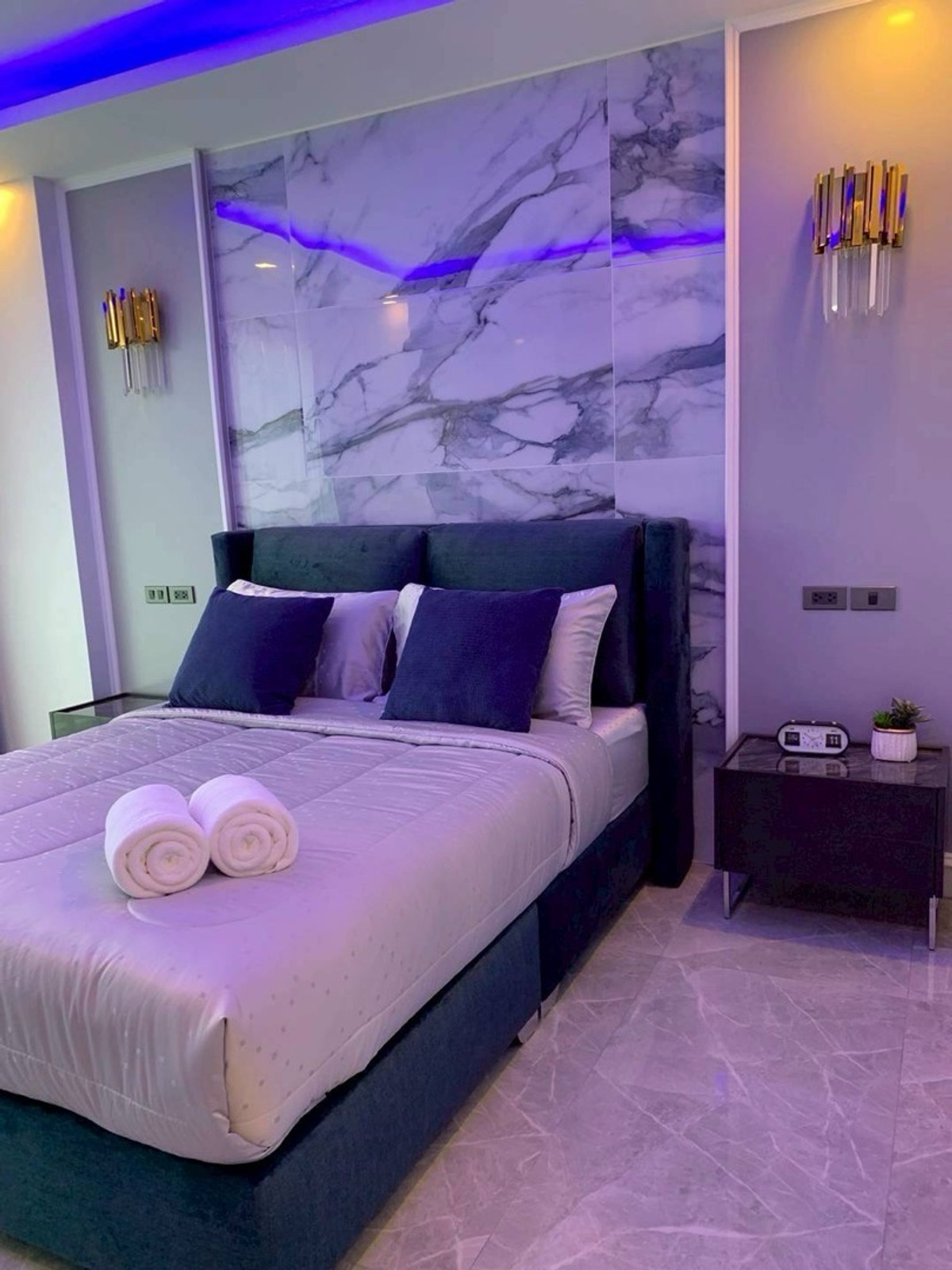 ขายบ้านพัทยา บางแสน ชลบุรี สัตหีบ : ขายบ้านเดี่ยวสุดหรู โครงการ Viewpoint village ขนาด 82.2 ตร.ว. พื้นที่ใช้สอย 240 ตร.ม. 5 ห้องนอน 5 ห้องน้ำ บิ้วอินทั้งหลัง มีสระว่ายน้ำในตัว ราคาพิเศษ 16,900,000 บาท