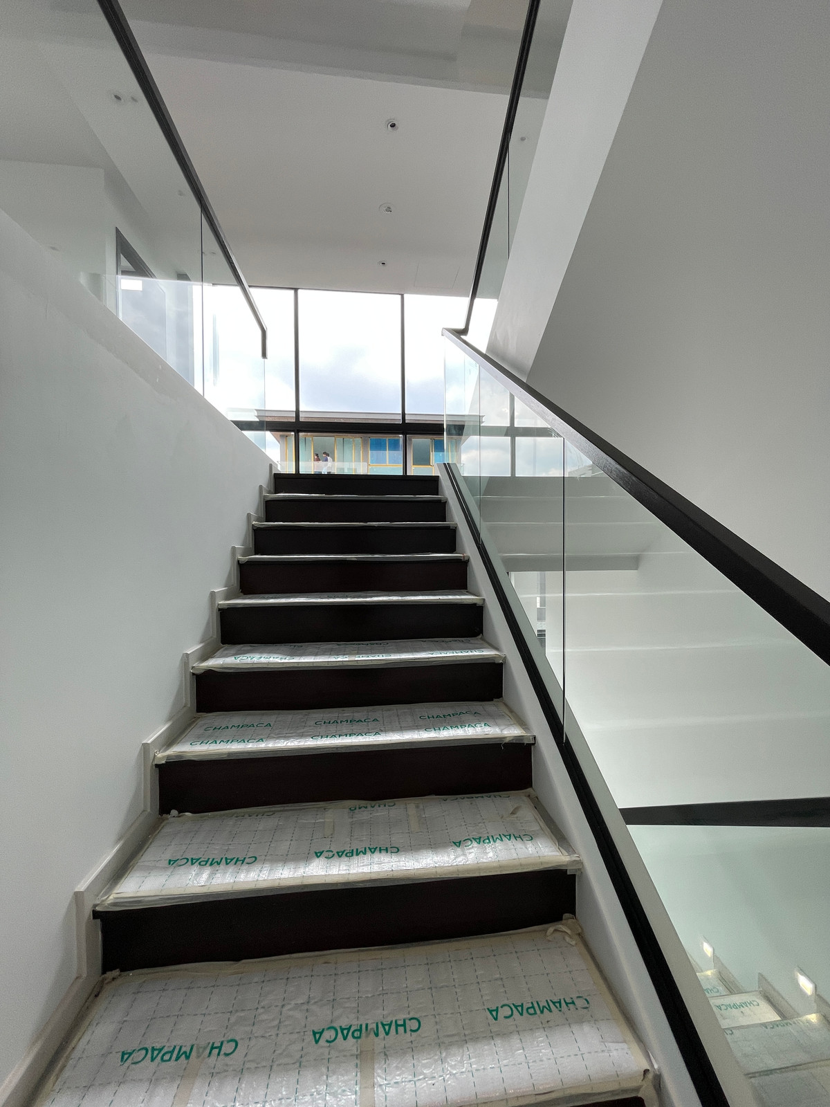 ขายบ้านเลียบทางด่วนรามอินทรา :  ขายบ้านเดี่ยวหรู Azure – CIRA Residences “The Pinnacle of Timeless Luxury Living บน ทำเลทองเลียบด่วน เอกมัย-รามอินทรา”สัมผัสชีวิตเหนือระดับกับ “ Azure” บ้านเดี่ยว 3.5 ชั้น ภายใต้แนวคิด “Resonate Life-Utmost”