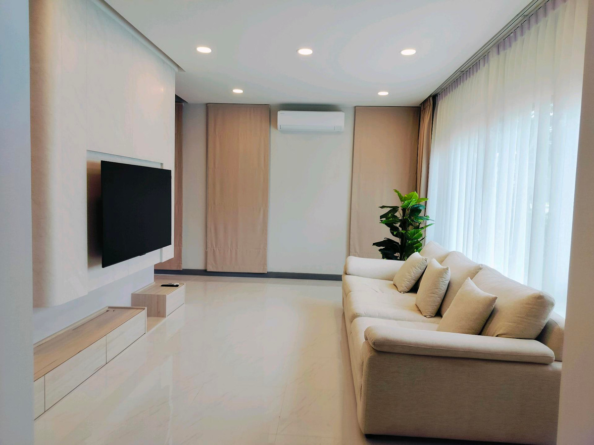 ให้เช่าบ้านบางนา แบริ่ง ลาซาล : บ้านใหม่ให้เช่า เดอะ ซิตี้ บางนา 4 ห้องนอน 5 ห้องน้ำ พร้อมอยู่Tel: 083-966-3665