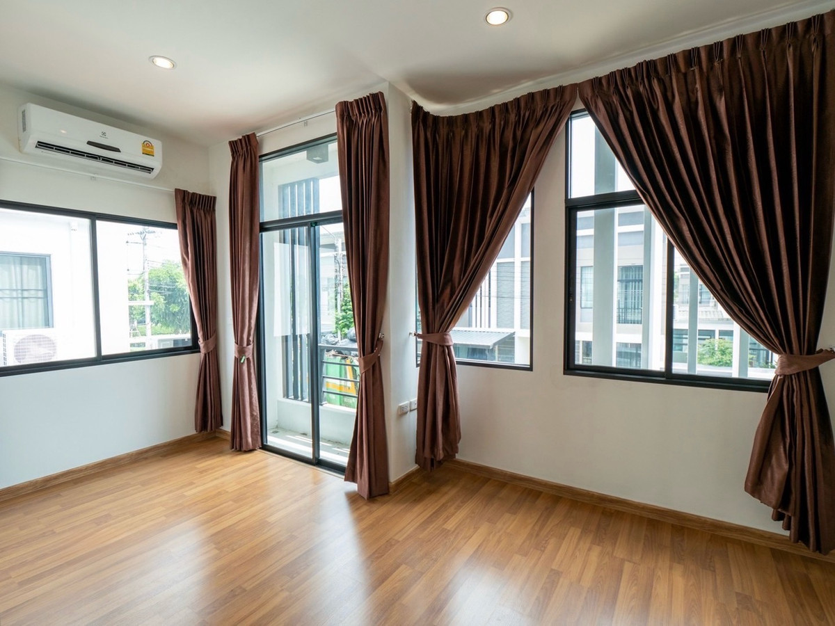 House for sale The Trust Ratchaphruek - Rattanathibet Corner house, good location, ready to move in. Loading...