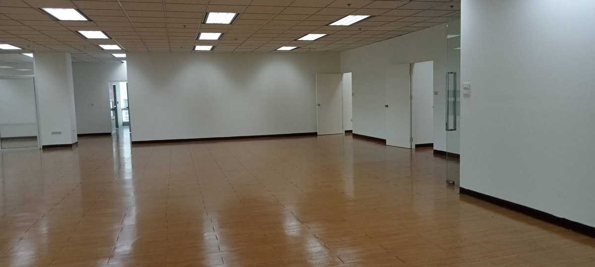 For RentOfficeChaengwatana, Muangthong : 94687 - Rare to find, office space for rent, 27th floor, premium view @ Jasmine International Building, Chaengwattana, 433 sq m. Fully Partitioned.