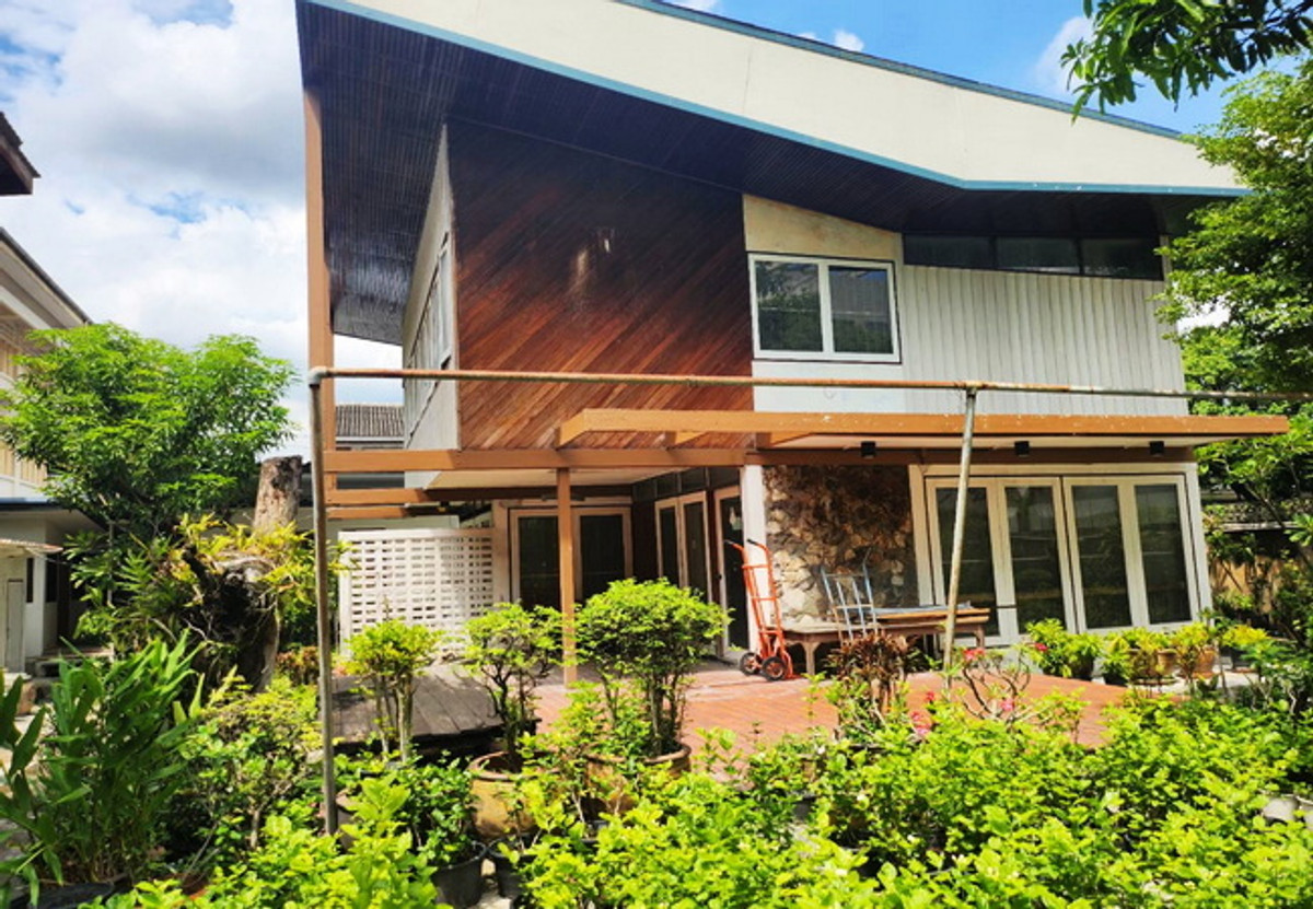 ขายบ้านพระราม 8 สามเสน ราชวัตร : ขายบ้าน ถนนนครไชยศรี ดุสิต กรุงเทพมหานคร เนื้อที่ 127.8 ตร.ว. 2 ชั้น 3 นอน 2 น้ำ ทำเลดี ราคาต่อรองได้