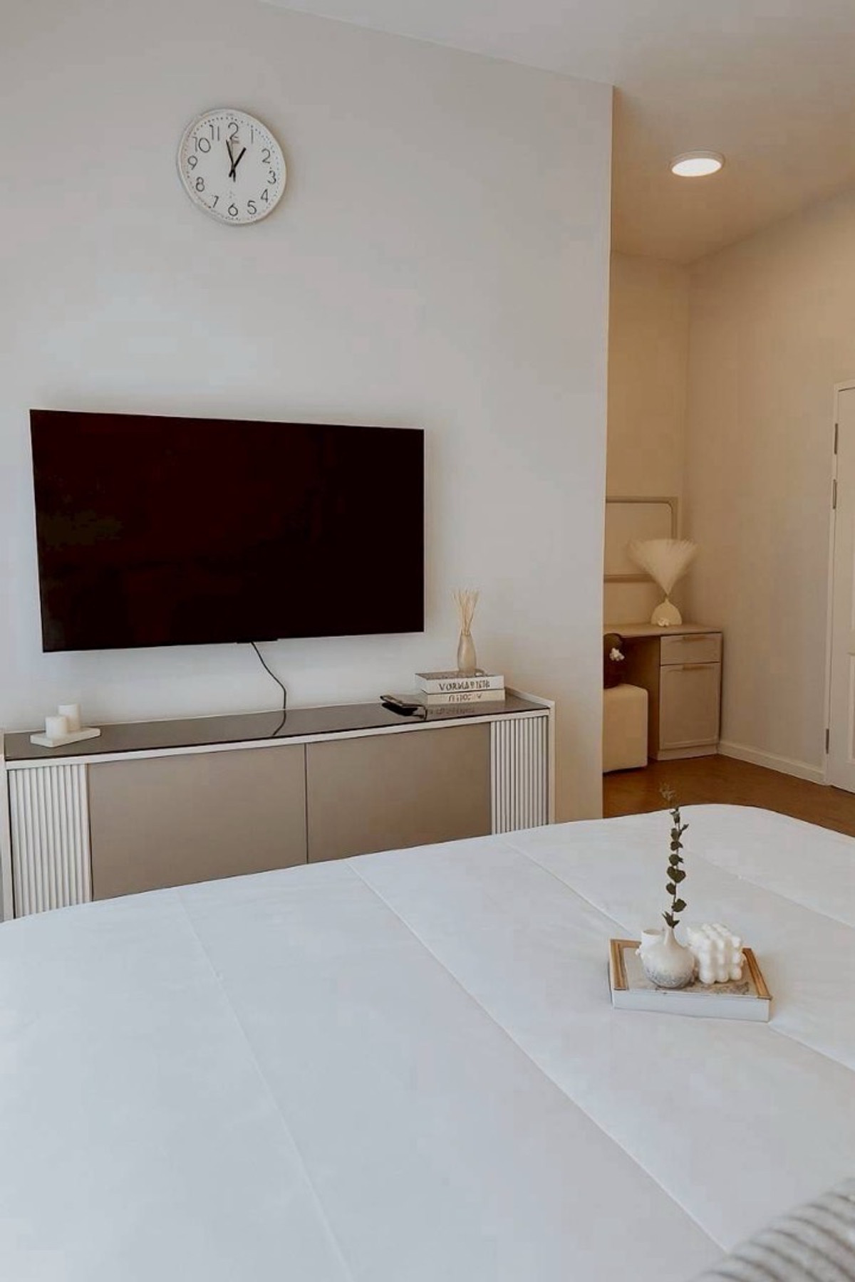 ให้เช่าทาวน์โฮมอ่อนนุช อุดมสุข : ให้เช่า Town Home 3 ชั้น  2 ห้องนอน 3 ห้องน้ำ 1 ห้องอเนกประสงค์ ห้องกว้าง สวย เฟอร์ครบ เครื่องใช้ไฟฟ้าครบ เลี้ยงสัตว์ได้ พร้อมเข้าอยู่ได้เลย