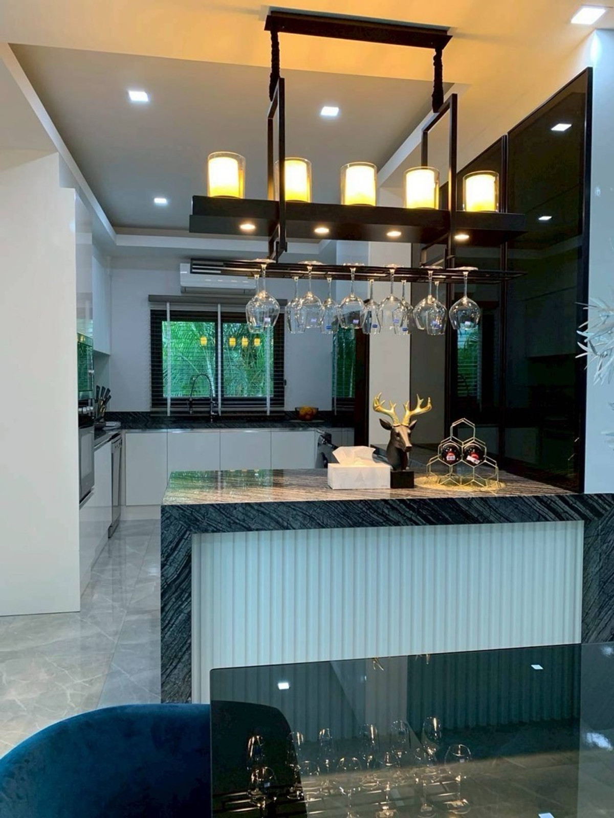 ขายบ้านพัทยา บางแสน ชลบุรี สัตหีบ : ขายบ้านเดี่ยวสุดหรู โครงการ Viewpoint village ขนาด 82.2 ตร.ว. พื้นที่ใช้สอย 240 ตร.ม. 5 ห้องนอน 5 ห้องน้ำ บิ้วอินทั้งหลัง มีสระว่ายน้ำในตัว ราคาพิเศษ 16,900,000 บาท