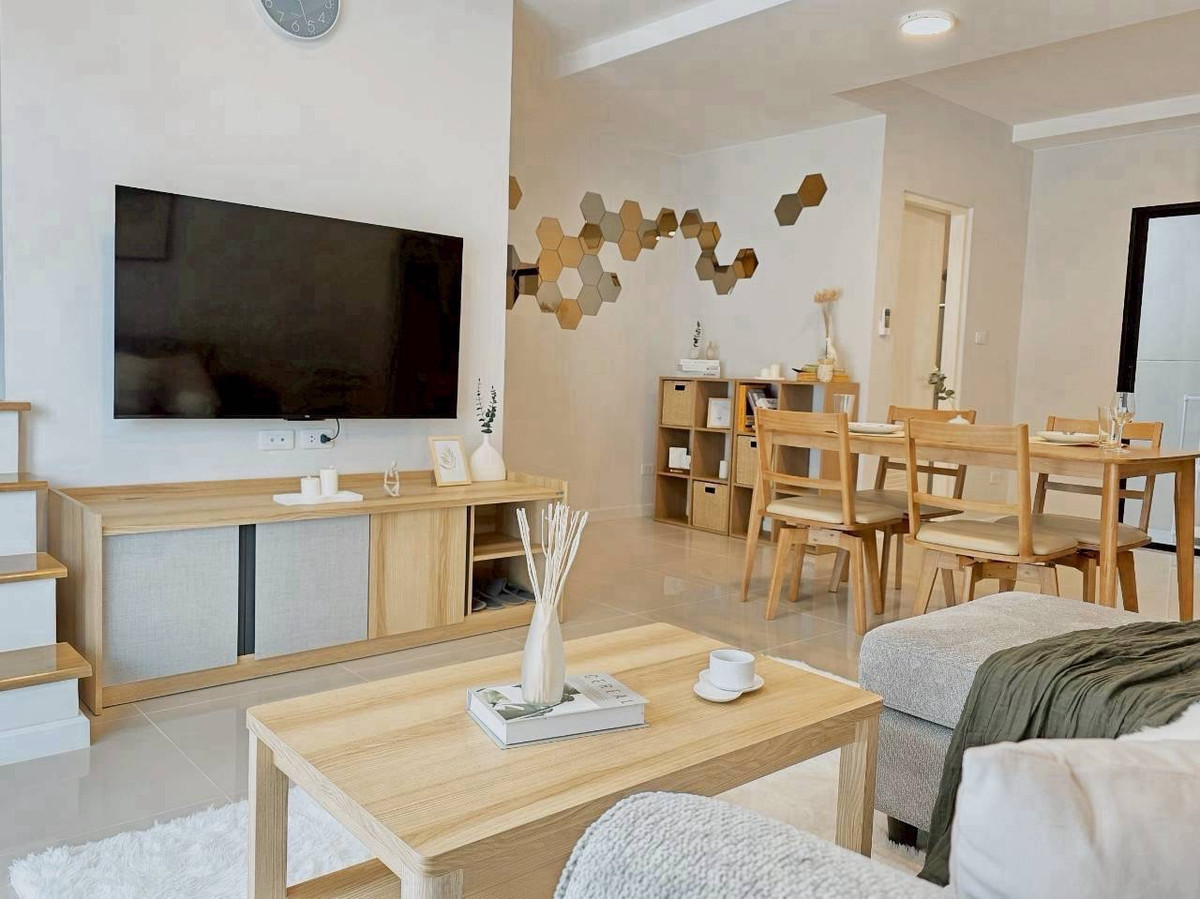 ให้เช่าทาวน์โฮมอ่อนนุช อุดมสุข : ให้เช่า Town Home 3 ชั้น  2 ห้องนอน 3 ห้องน้ำ 1 ห้องอเนกประสงค์ ห้องกว้าง สวย เฟอร์ครบ เครื่องใช้ไฟฟ้าครบ เลี้ยงสัตว์ได้ พร้อมเข้าอยู่ได้เลย