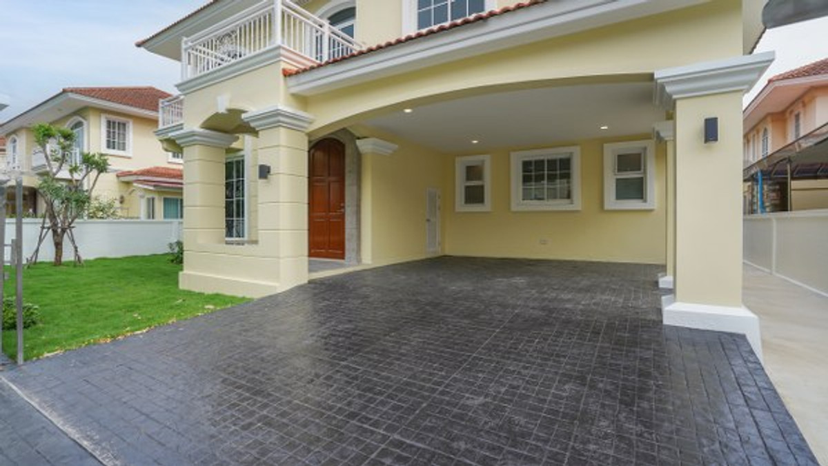 Single house near The Mall Life Store, Bang Khae, Golden Legend Village. Sathorn-Kanlapaphruek (5877) Loading...