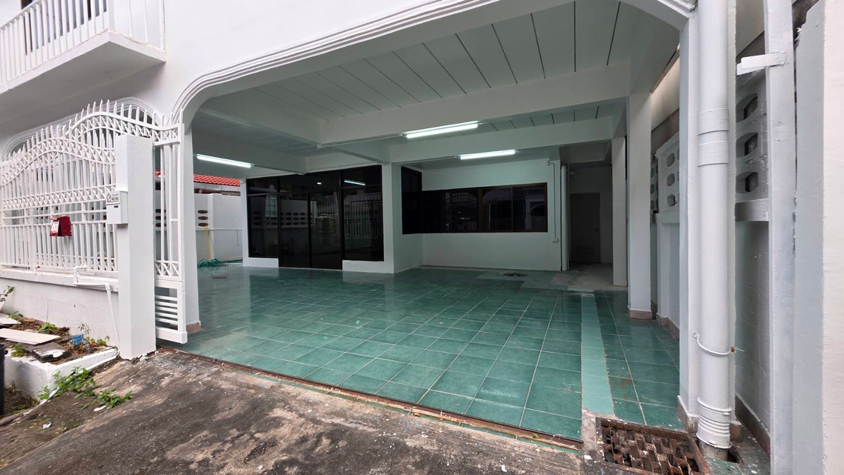 บ้าน 2 ชั้น ทำเลดี ตกแต่งสวยงาม ให้เช่า ย่านลาดพร้าว-นาคนิวาส ใกล้เซ็นทรัล อีสต์วิลล์ เพียง 2.4 กม. Loading...