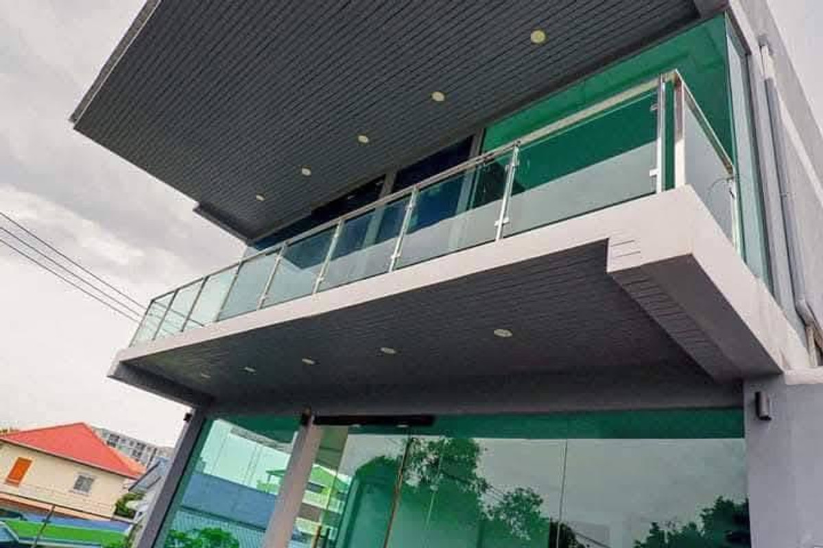 Single house for sale, Lat Phrao-Wang Hin. With private swimming pool Loading...