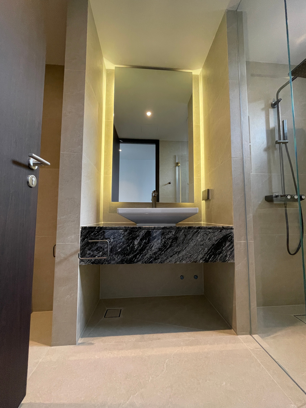 ขายบ้านเลียบทางด่วนรามอินทรา :  ขายบ้านเดี่ยวหรู Azure – CIRA Residences “The Pinnacle of Timeless Luxury Living บน ทำเลทองเลียบด่วน เอกมัย-รามอินทรา”สัมผัสชีวิตเหนือระดับกับ “ Azure” บ้านเดี่ยว 3.5 ชั้น ภายใต้แนวคิด “Resonate Life-Utmost”