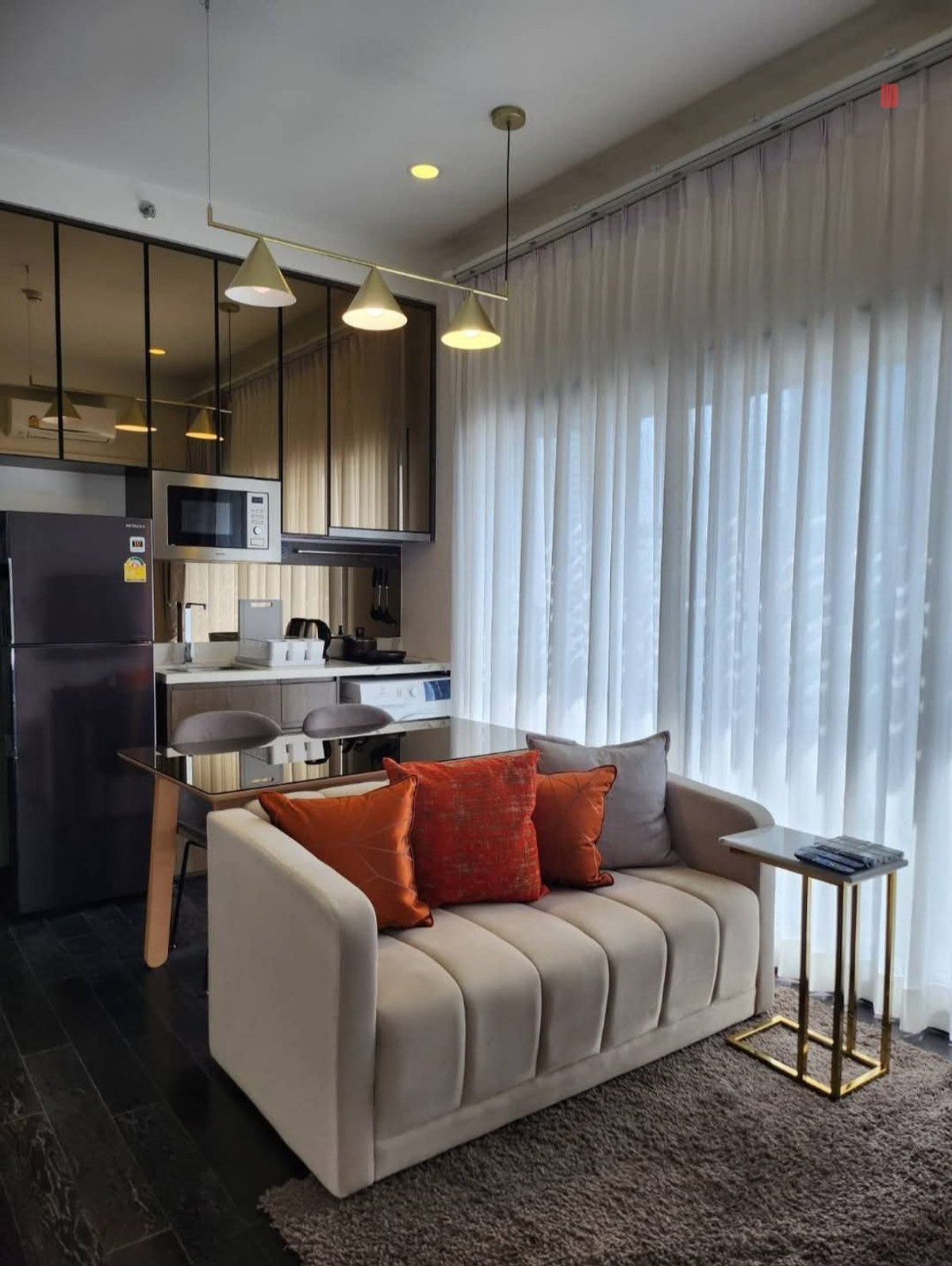 Beautiful condo in the heart of Thonglor The central area is great. Beautiful Unit with high floor and Best Price 🔥 Loading...